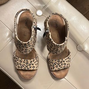 Tom’s Majorca Cutout Sandal Size 7.5-Cheetah Print . Great Condition